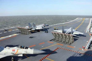 Tàu sân bay Trung Quốc lộ diện