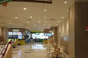 Trung tâm thương mại hoành tráng đóng cửa mùa mua sắm