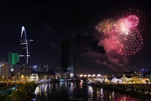 Cấm bắn pháo hoa, chia ngọt sẻ bùi