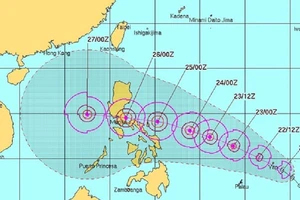 Cảnh báo bão Nock-ten, tiếp tục mưa lũ ở miền Trung