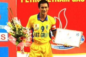 Vừa treo giày đã làm phó chủ tịch CLB