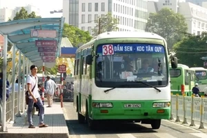 Đà Nẵng: Khuyến khích cán bộ đi làm bằng xe buýt