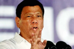 Ông Duterte mặc kệ Trung Quốc quân sự hóa các đảo