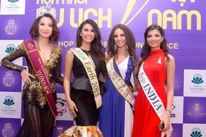 Lần đầu tiên có hợp đồng tước vương miện sắc đẹp