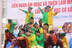 Nghe học trò hát dân ca