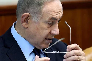 Thủ tướng Israel bị cảnh sát thẩm vấn suốt 3 giờ