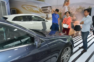 Ô tô ngoại ồ ạt về Việt Nam