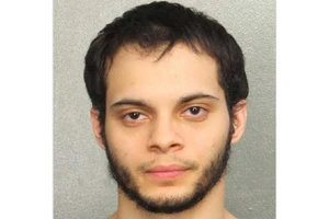 Lấy súng trong hành lý ký gửi bắn chết 5 người 