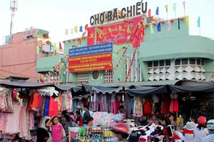 Chợ tết bắt đầu khi… chưa tết