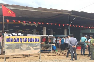 Vụ ‘Sửa đường, ngăn lối đi’: Huyện muốn dẹp chợ tự phát