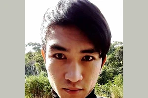 Chở bạn gái đi gặp tình địch, bị đâm tử vong