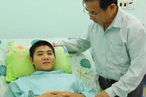 5 lần phẫu thuật cứu anh công an trẻ