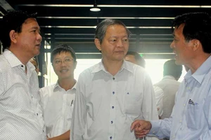 Bí thư Thăng chỉ hướng ‘giải cứu’ Tân Sơn Nhất