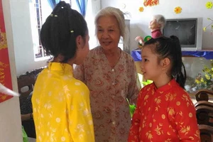 Tết sum vầy của các cụ già neo đơn ở Thị Nghè