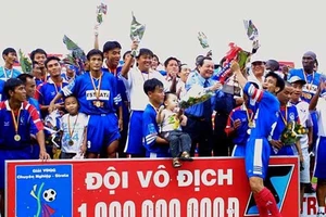 Derby với mồ hôi và nước mắt!