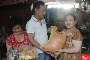 Hỗ trợ tối đa để người dân bị hỏa hoạn có Tết