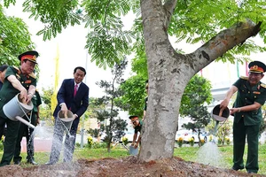 Quân khu 9 tăng cường đoàn kết với quân đội Campuchia