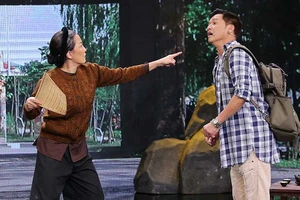 Quang Minh - Hồng Đào diễn Tết sau 20 năm xa quê