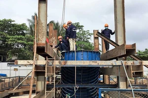 Gác chuyện nhà, lo công trình xuyên Tết 