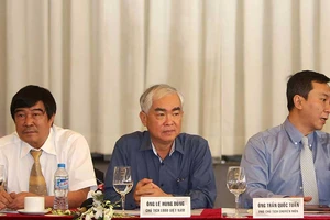 Ai ‘lèo lái’ bóng đá Việt Nam?