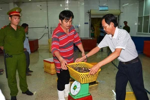 ‘Tránh hôm trước là anh hùng lao động, hôm sau bị bắt’