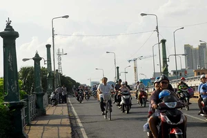 Thương lắm, cầu Nhị Thiên Đường 