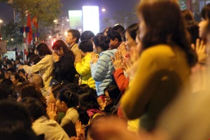 Chỉ lệnh của Thủ tướng và chuyện cán bộ đi lễ 