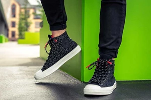 Đau đầu vì nghẹt cổ, đau lưng vì bó chân!