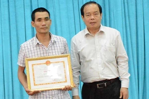 Tuyên dương tài xế lái xe cứu trạm xăng