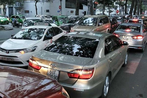 TP.HCM sẽ khống chế xe Grab, Uber