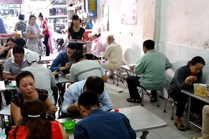 Đừng ép hộ bán phở, bún bò… lên doanh nghiệp