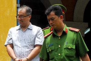 Tước vĩnh viễn ‘sếp’ nhà băng sai phạm 