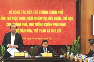 Thúc thủ trước nạn lễ hội, bộ trưởng VH-TT&DL bị phê