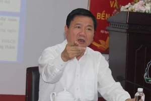 Mời chuyên gia giỏi sao lại đòi hộ khẩu?