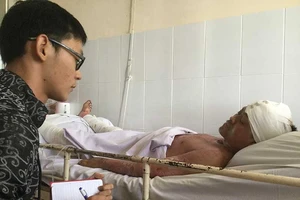 Cả nhà lóc da để cứu con