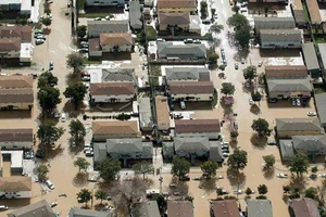 California: Gần 14.000 dân chạy cơn lũ thế kỷ