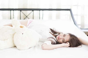 Ngủ nhiều tăng gấp đôi nguy cơ mất trí nhớ