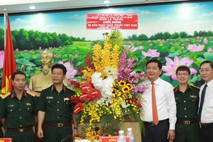 Bí thư Đinh La Thăng thăm, chúc mừng BV Quân y 175