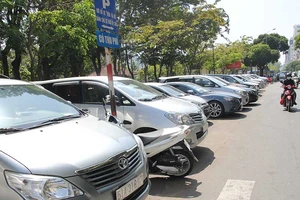 Khó tìm chỗ đậu xe ở trung tâm TP.HCM