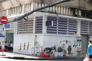 Hoài niệm Sài Gòn xưa qua những bức tranh tường