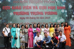Cựu nữ sinh Trưng Vương xúc động ngày gặp mặt
