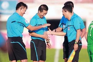 Ban Trọng tài chơi trò ‘đánh bùn sang ao’