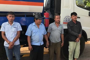 Bắt hơn 30 người trong đường dây rút ruột xăng dầu