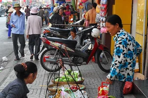 Chủ tịch quận 1: Sẽ có khu phố cho người bán hàng rong