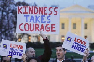 Sắc lệnh mới của ông Trump lại bị kiện ra tòa