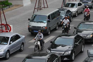 Phấn đấu đi xe biển xanh là mục đích của cuộc đời