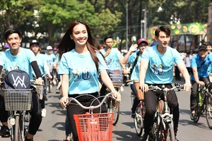 Ca sĩ Isaac, Ái Phương làm gì trong thứ Bảy qua?