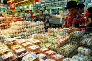 Vì sao Việt Nam phải nhập muối, trứng?