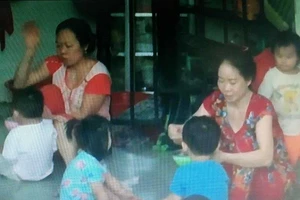 Bữa ăn trong nước mắt của 9 đứa trẻ