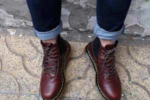 Mang giày chật coi chừng… đau lưng